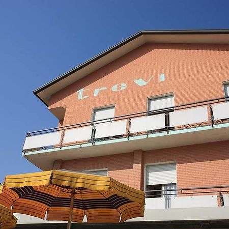 Hotel Trevi Cesenatico Exterior foto