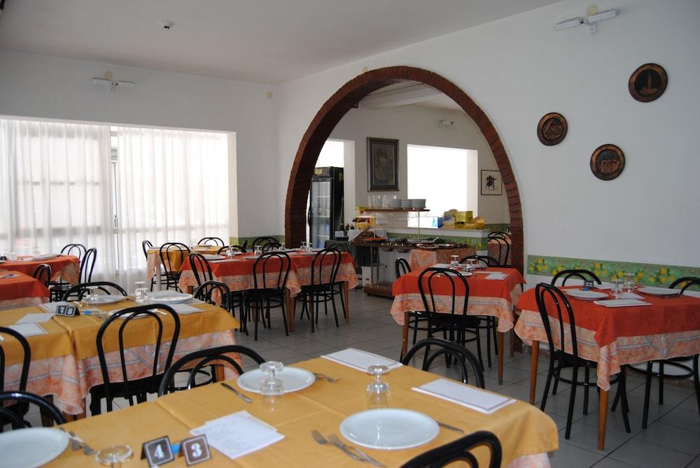 Hotel Trevi Cesenatico Exterior foto