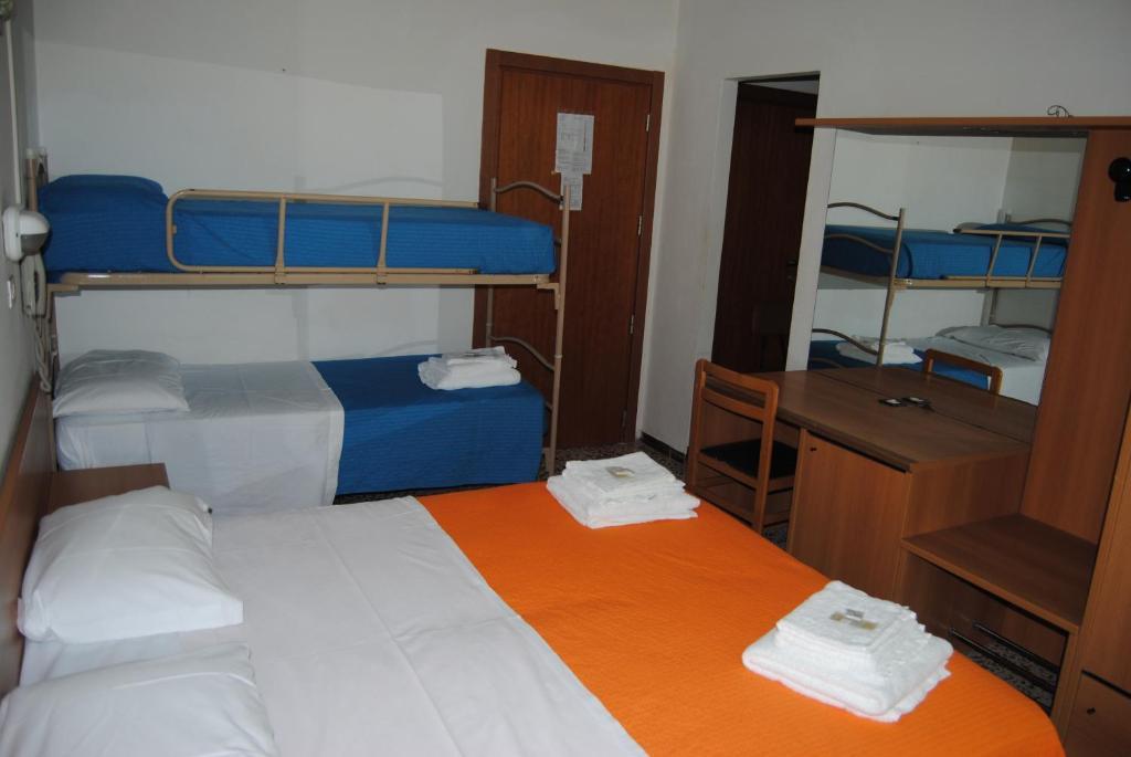 Hotel Trevi Cesenatico Zimmer foto