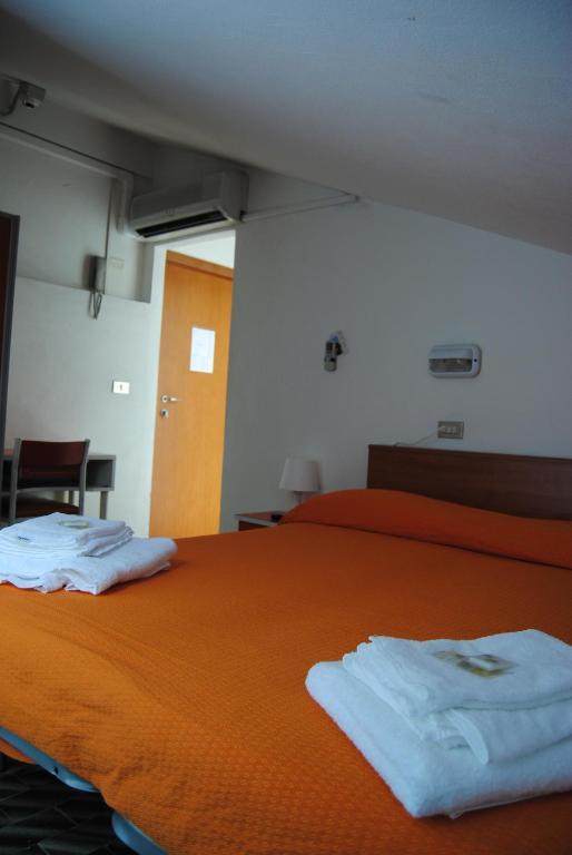 Hotel Trevi Cesenatico Zimmer foto